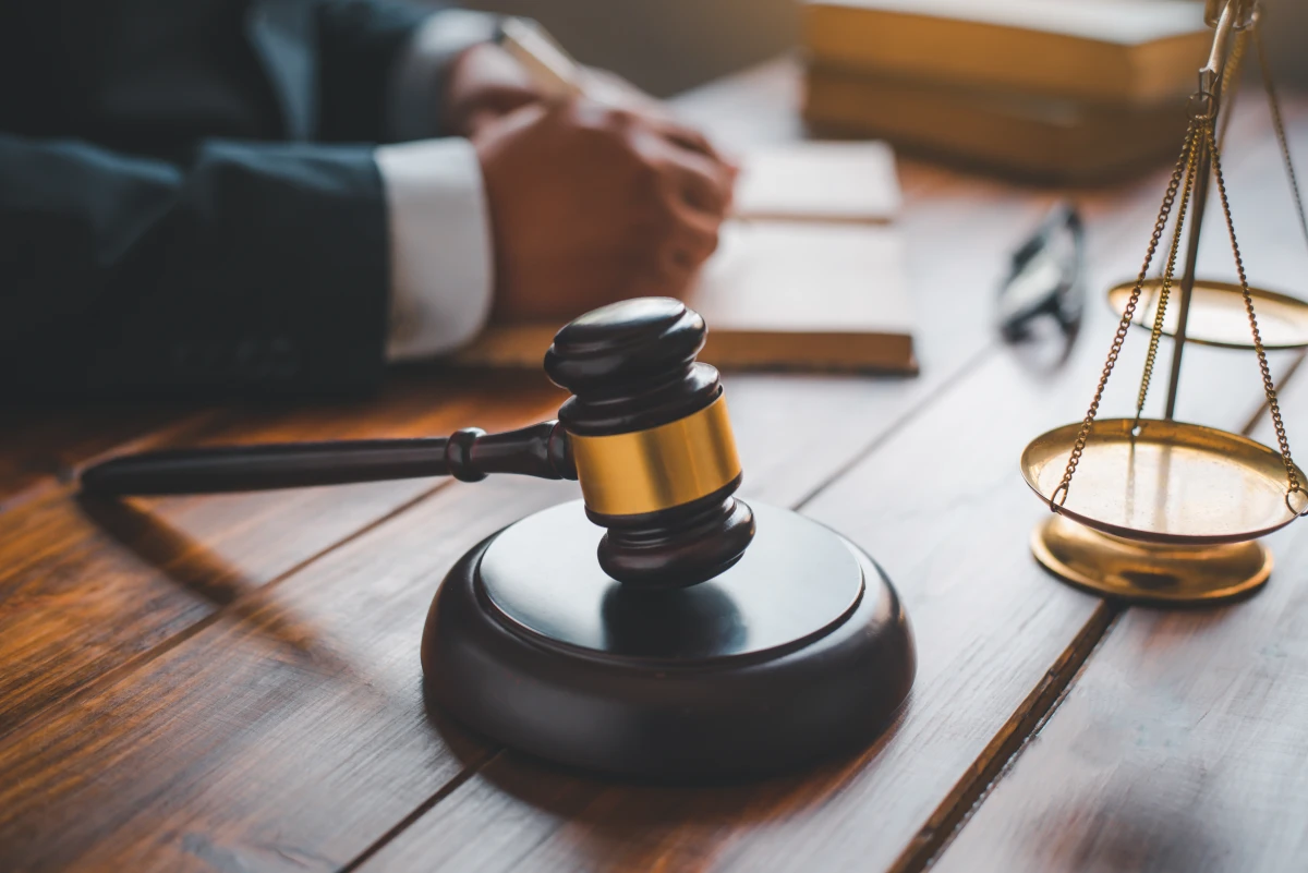 Les enjeux éthiques dans la pratique du droit pénal : un défi pour les avocats